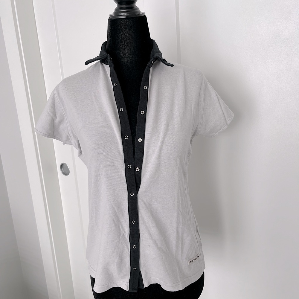 2𝒇𝒐𝒓$150 BURBERRY GOLF push-down button light blue shirt sizeS